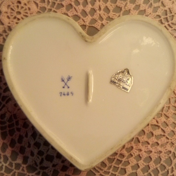 Vintage Porcelain Heart Shaped Jewelry Box- Japan - Picture 6 of 8